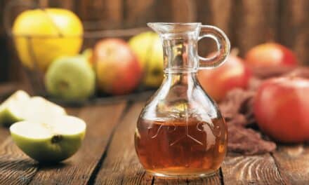 Cómo utilizar el vinagre de manzana para mejorar la digestión